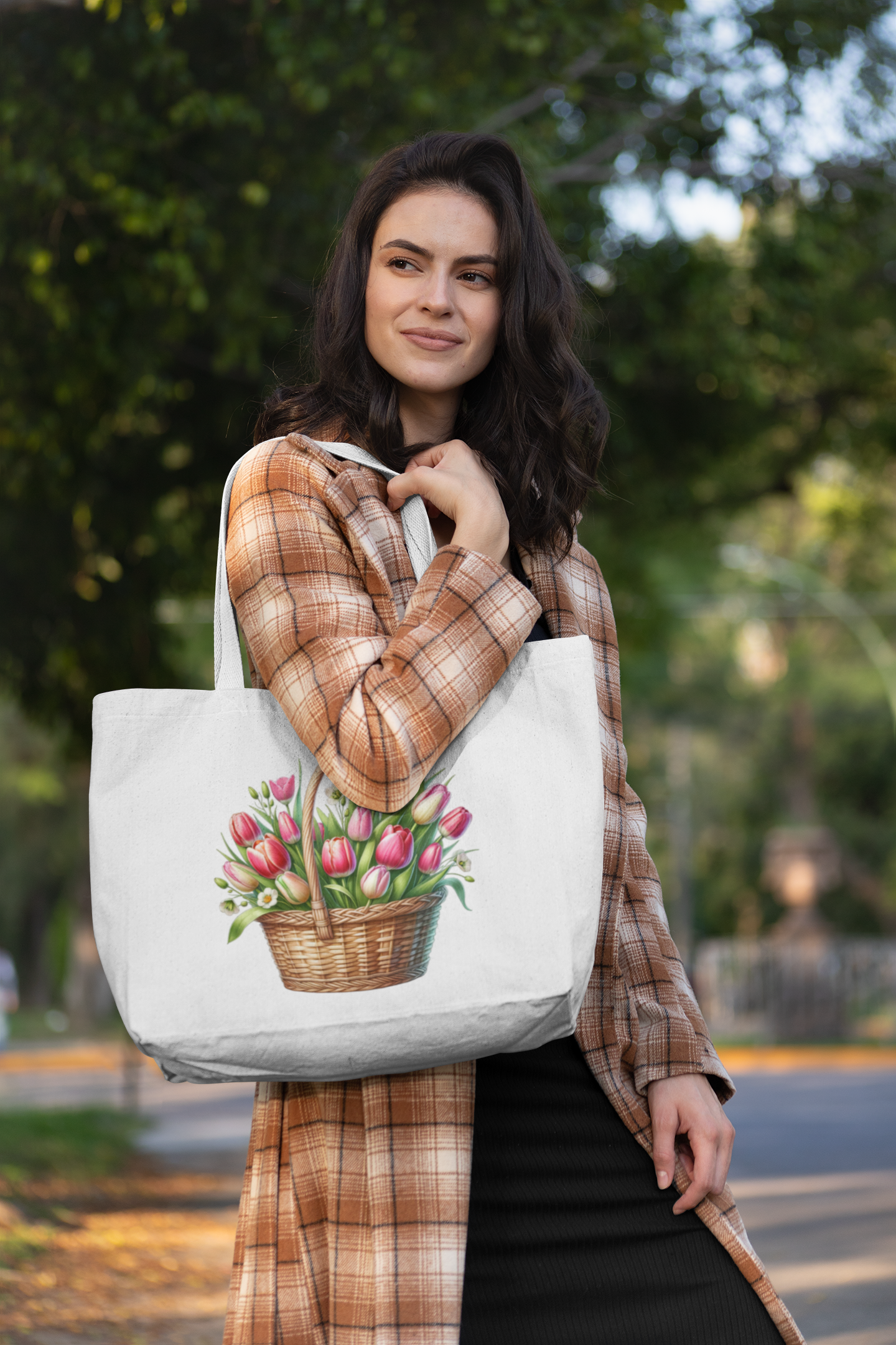 Tulip Basket Everyday Large Tote Bag