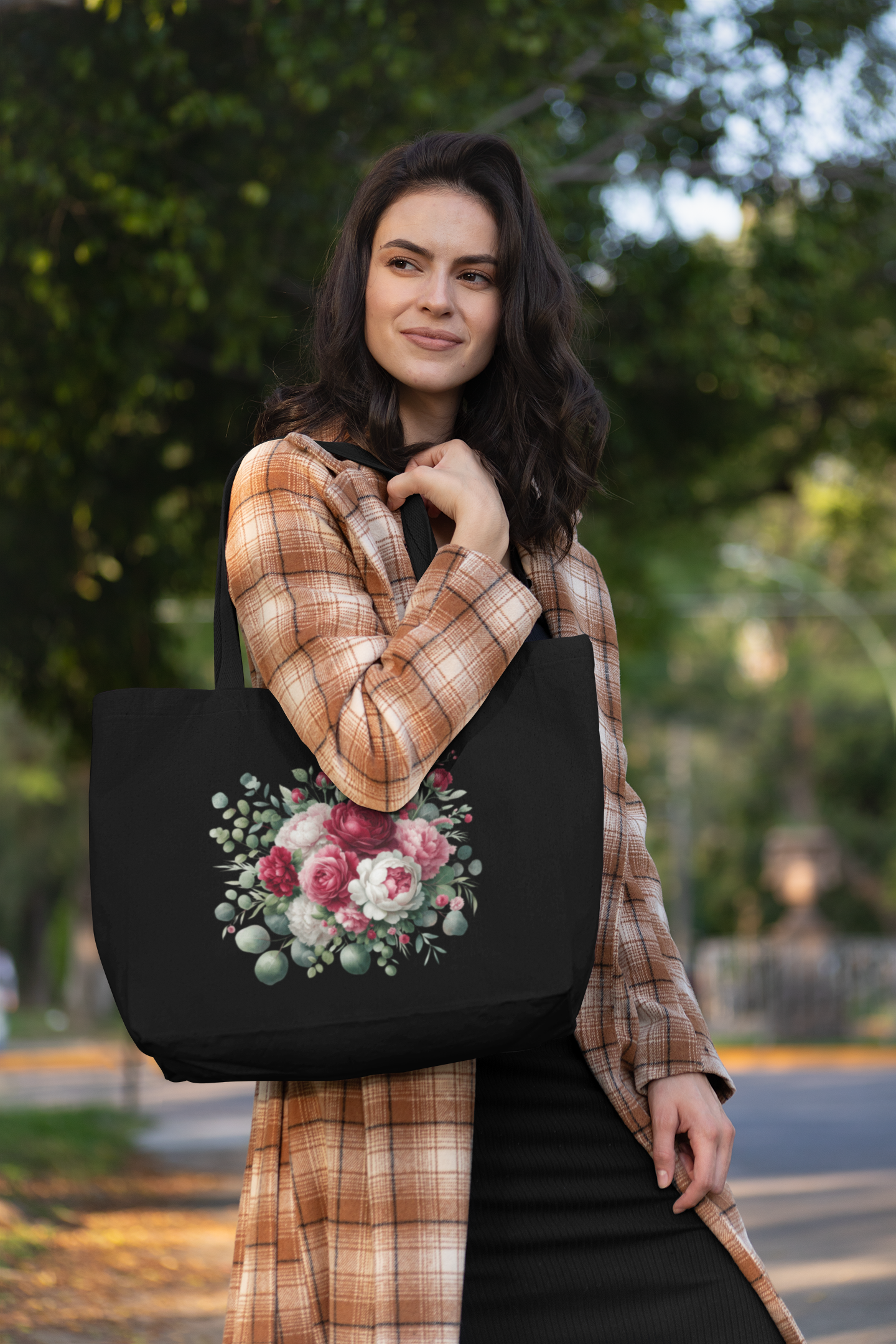 Rose Bouquet Everyday Large Tote Bag