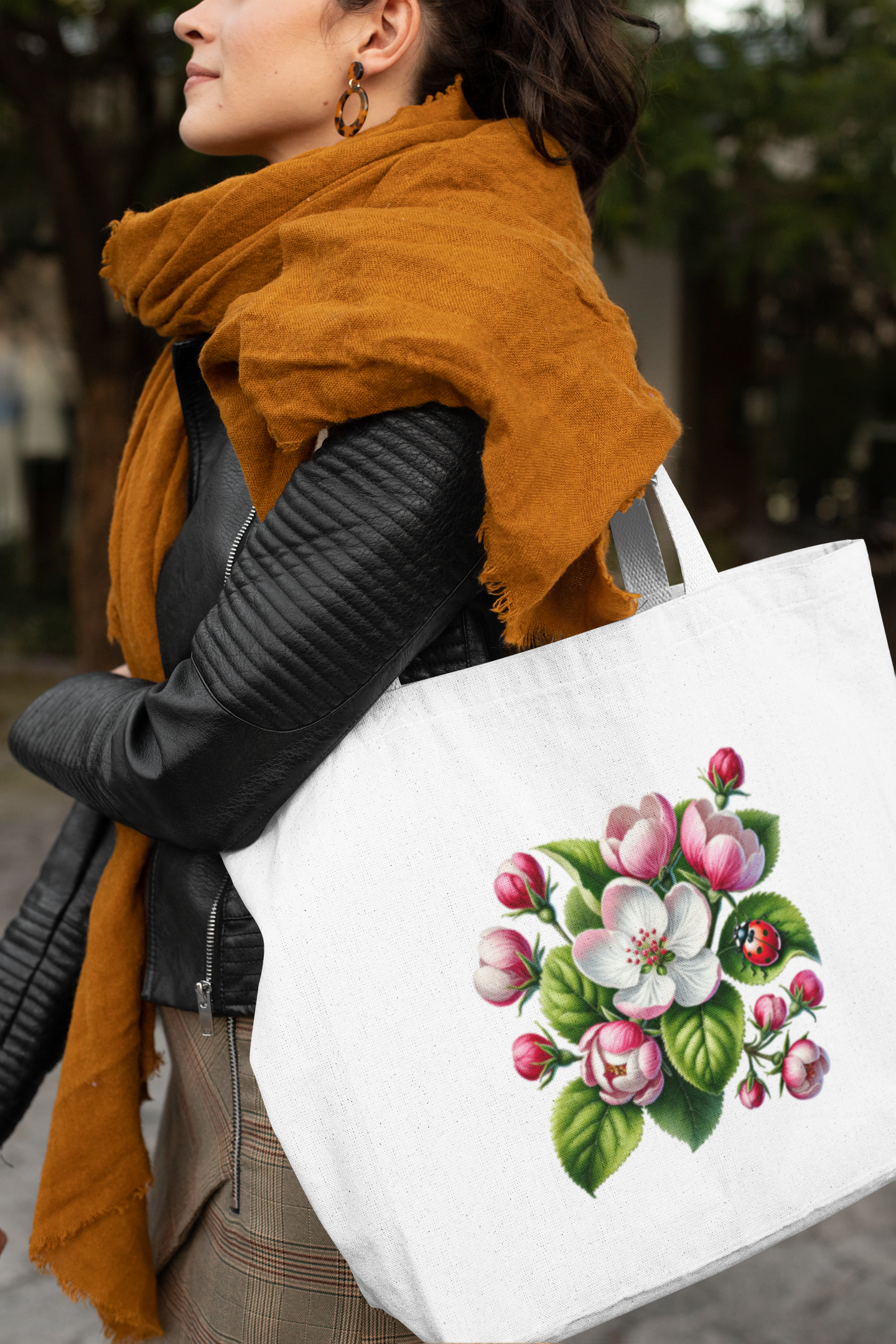 Apple Blooms Everyday Large Tote Bag
