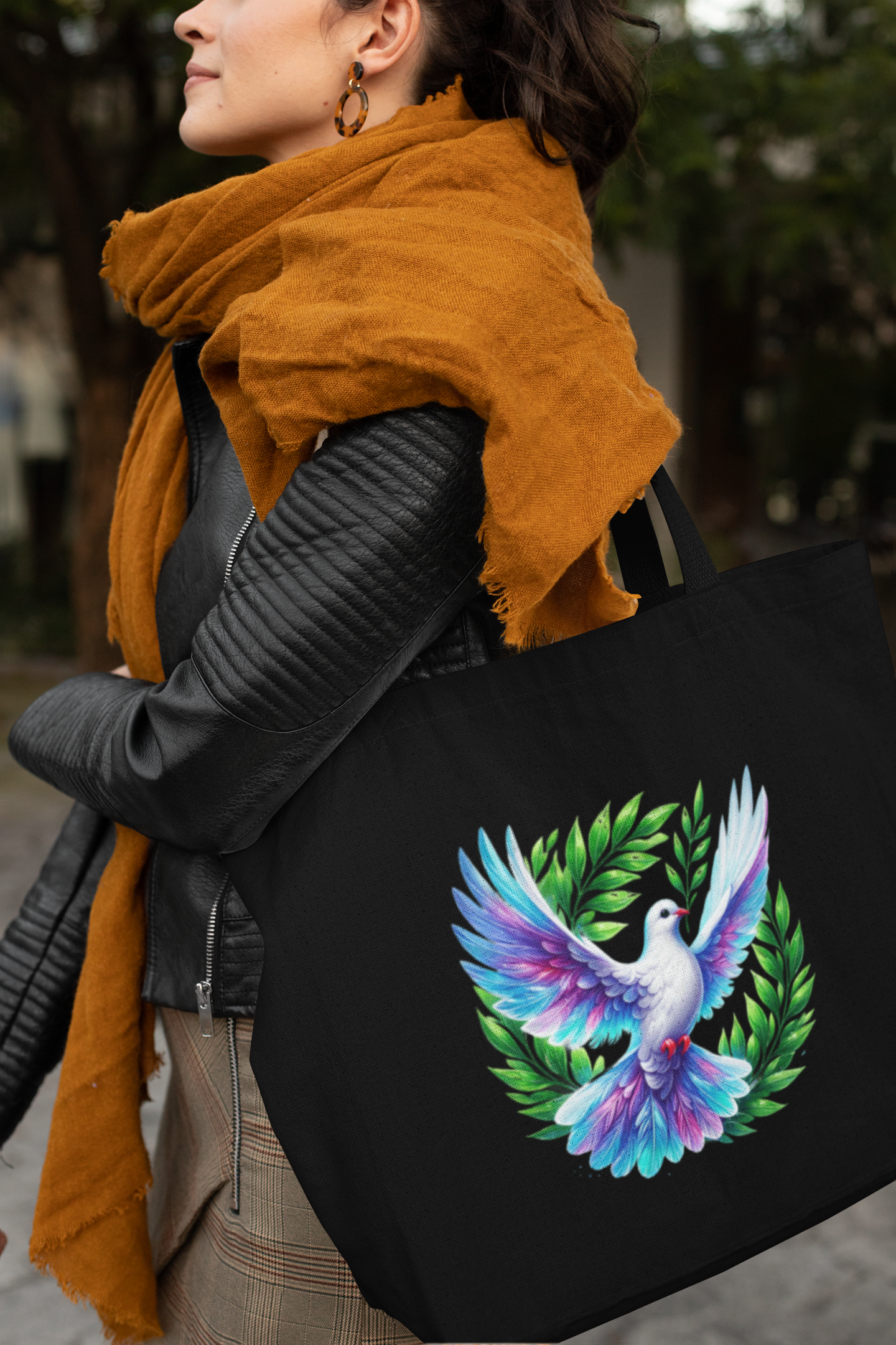 Dove02 Everyday Large Tote Bag