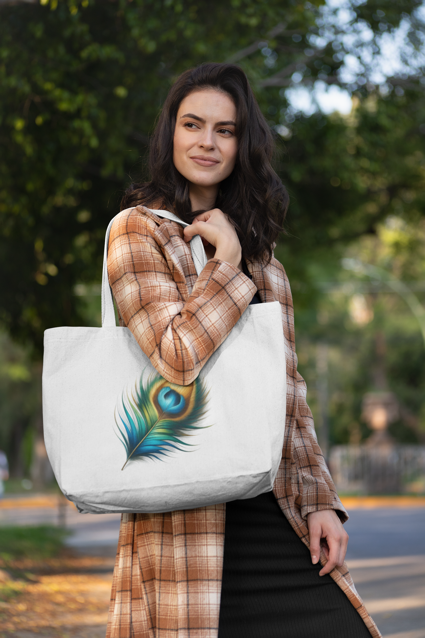 Peacock Feather Everyday Large Tote Bag