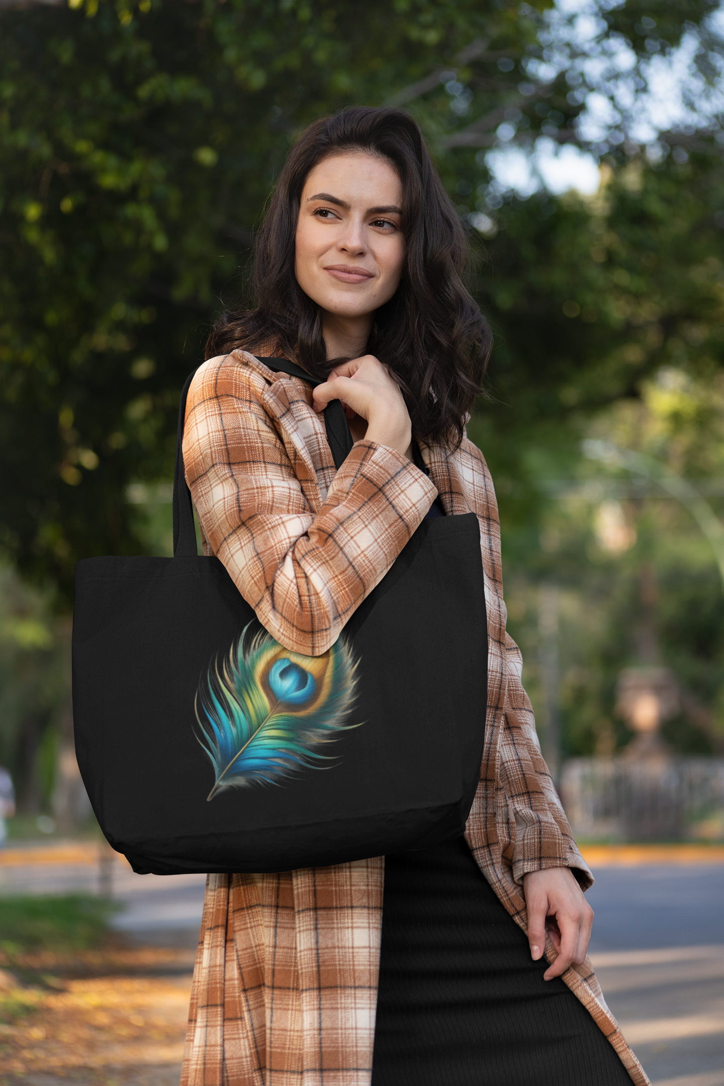 Peacock Feather Everyday Large Tote Bag
